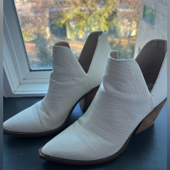 Steve Madden Camryn Bootie TAUPE
CROCODILE - Picture 1 of 5